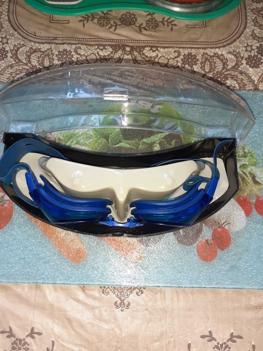 Маска для плавання.