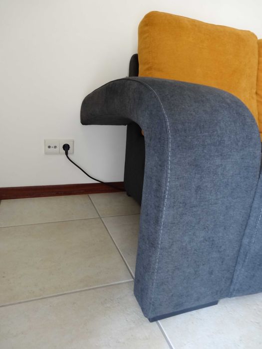 Sofá 3 lugares + Banqueta + 2 Pufs
