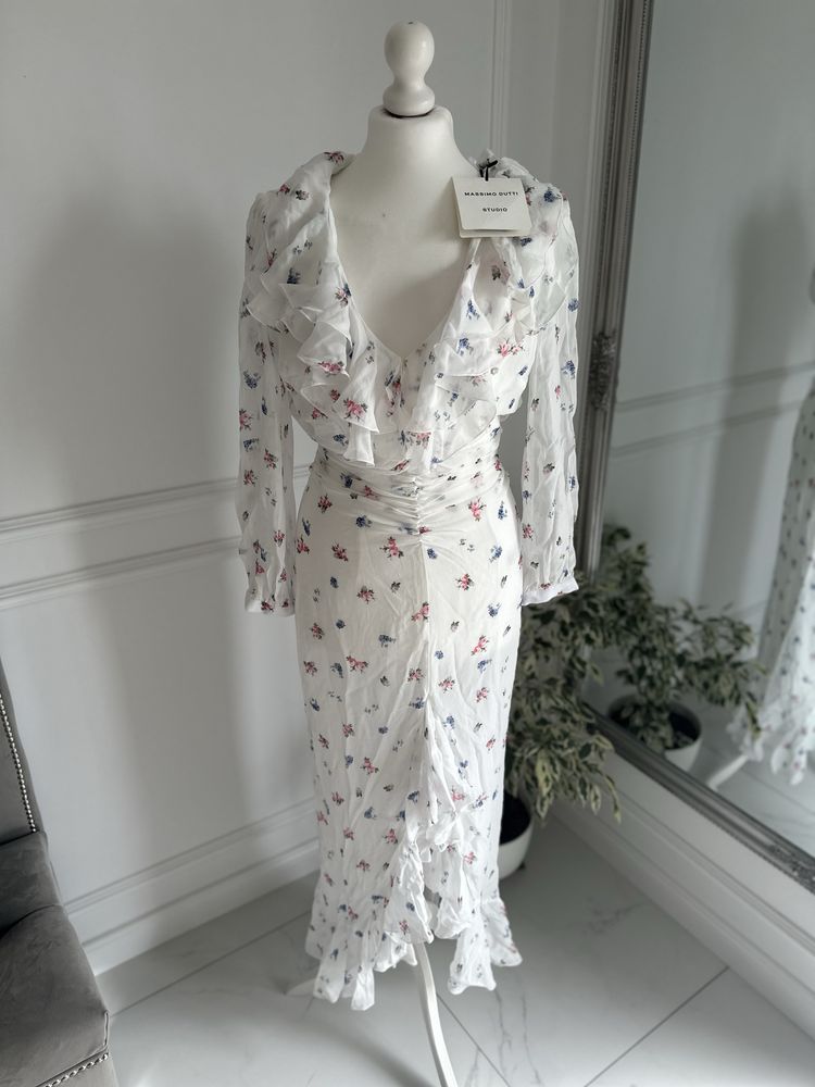 Biała sukienka rozmiar XS kwiaty Massimo dutti