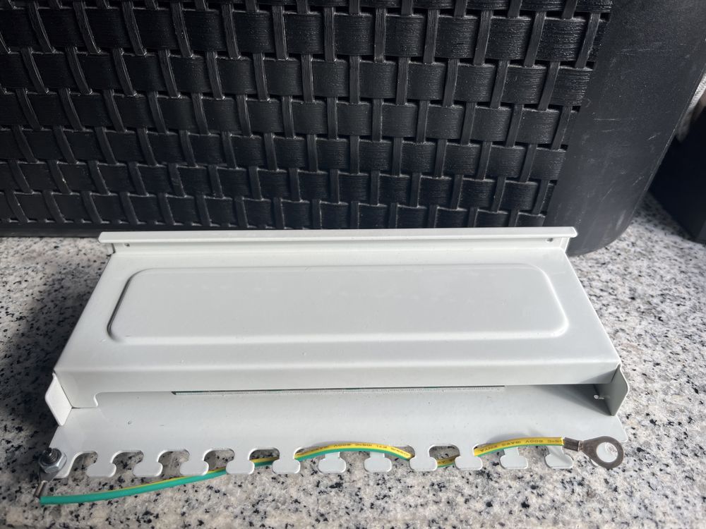 Painel de ligação EQUIP CAT6 FTP 8 portas FTP blindado Cinzento