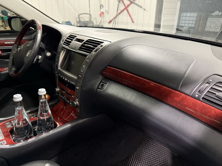 Lexus LS600L 2008 года в родной краске, новая пневма и батарея