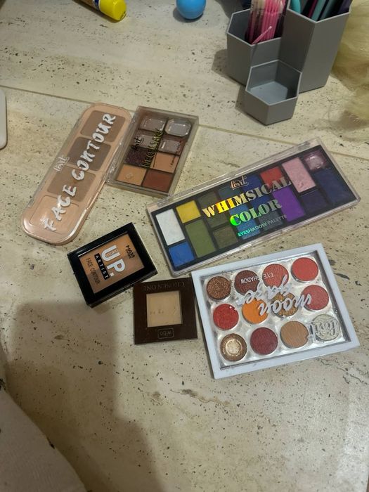 Подаруйте будьласка хтось косметику буду вам дуже вдячна дуже потрібно