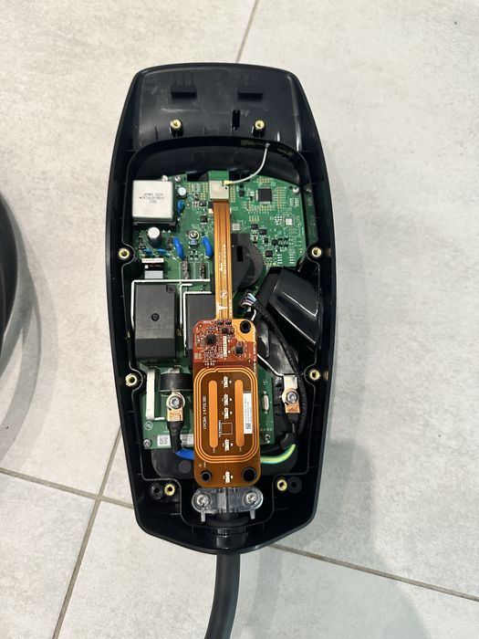 Зарядка Tesla Wall Connector Gen 3, не працює