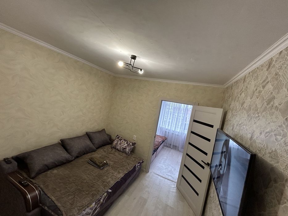 Посуточно двухкомнатная квартра центр есть другие варианты звоните!