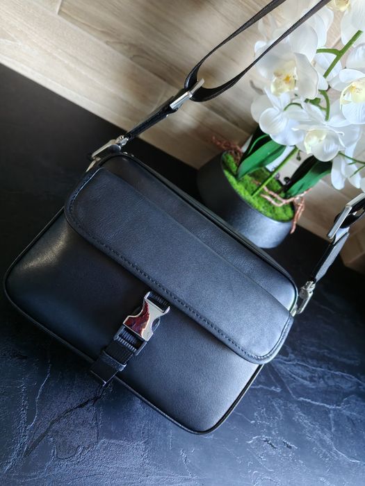 Elegancka saszetka czarna męska pojemna skóra naturalna