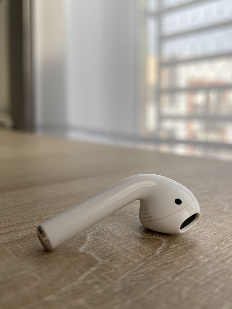 prawa słuchawka AirPods 2  Stan idealny