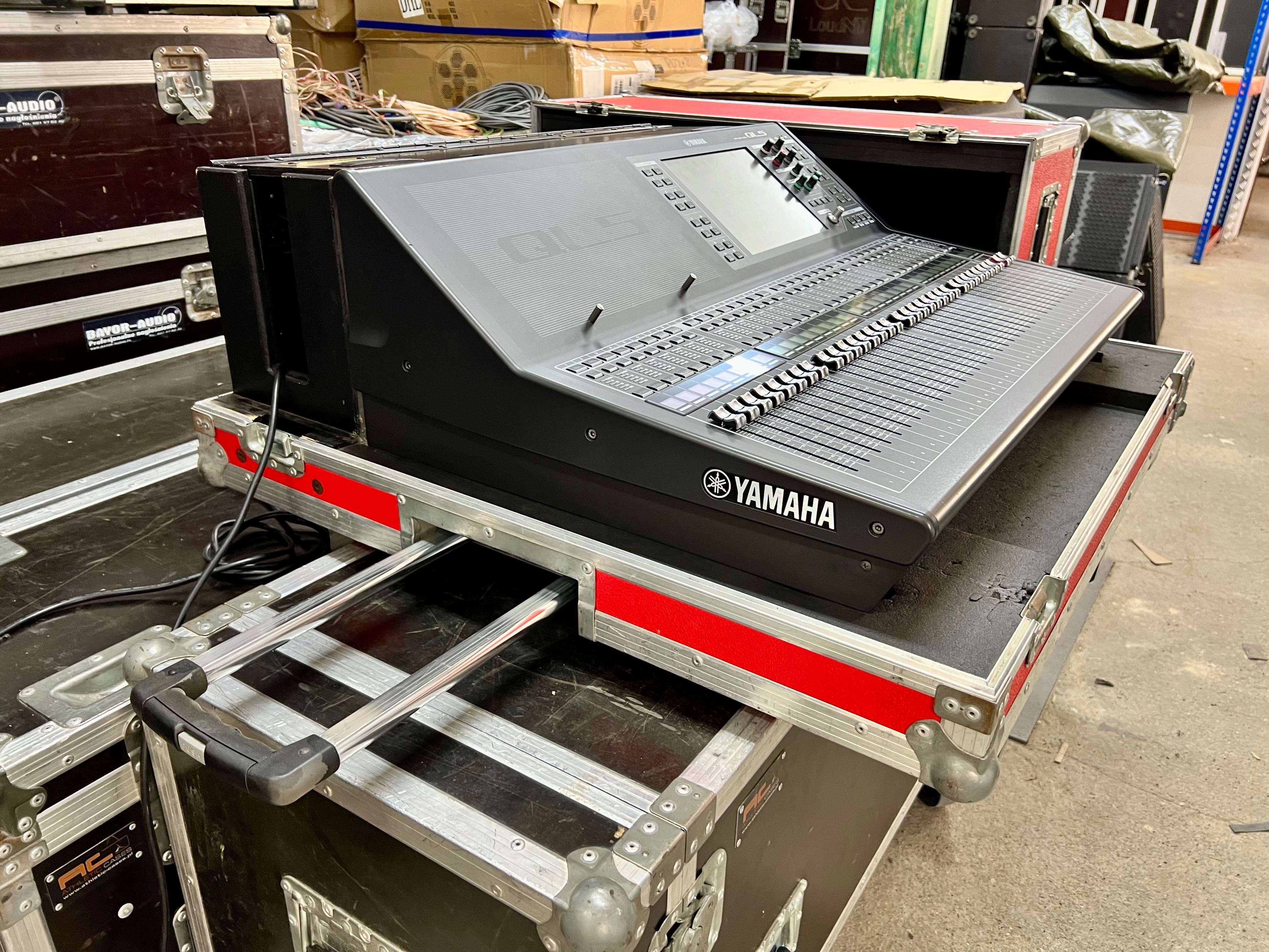 Yamaha QL5 konsoleta cyfrowa mikser w Zcase, świetny stan