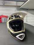 Capacete specialized