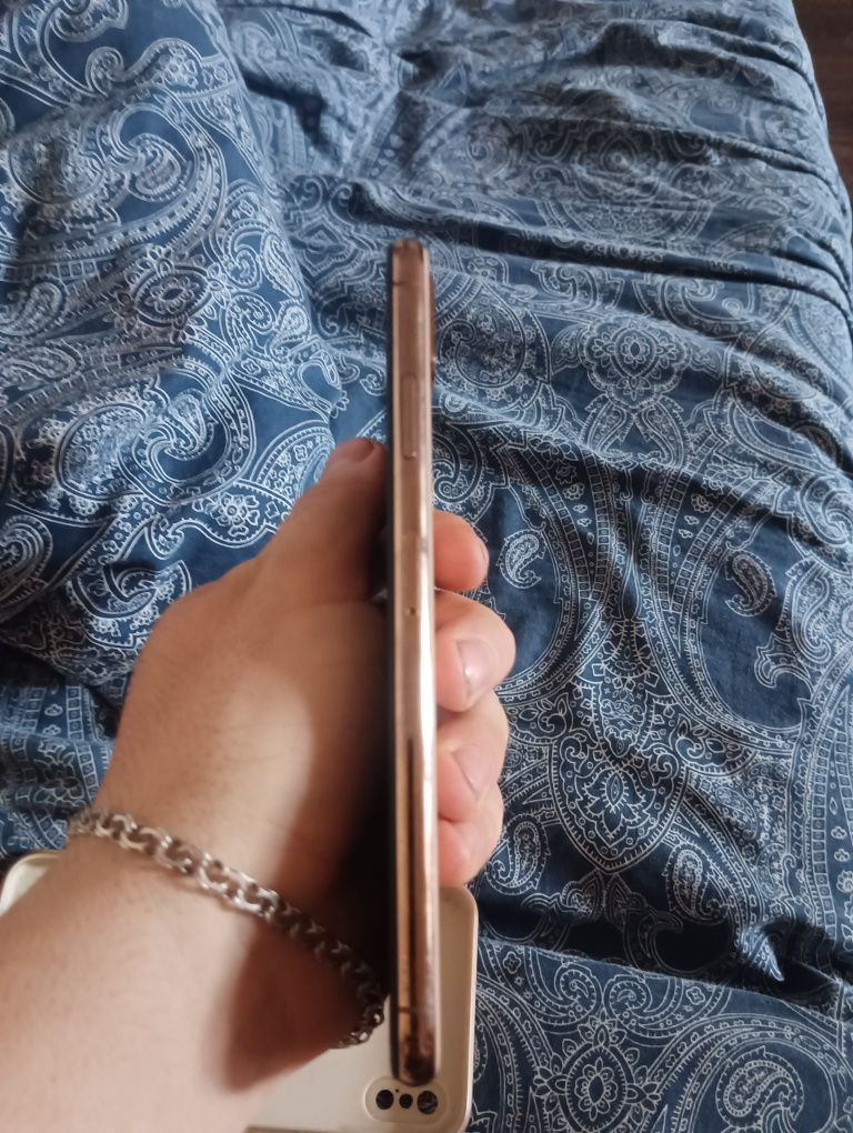 Iphone xs max 256 newerloc