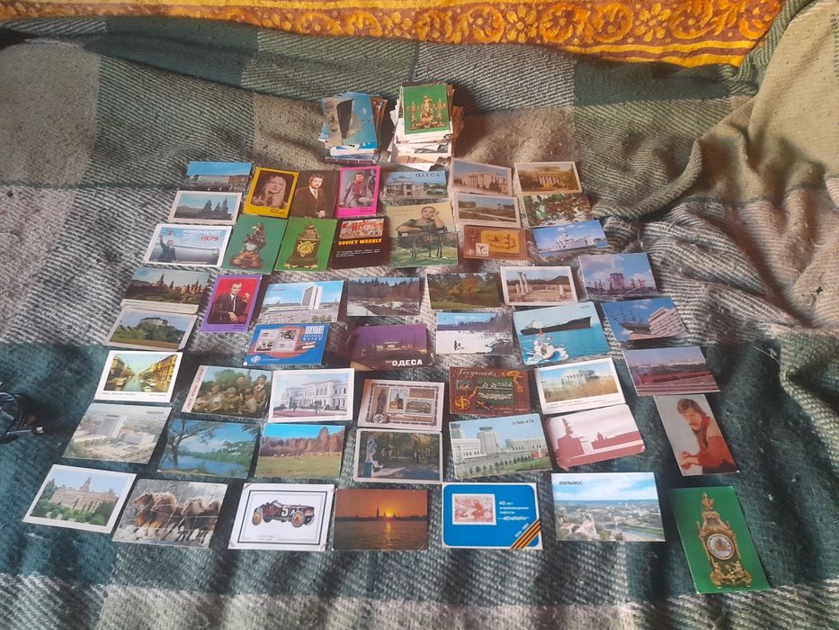 настольных календарей 296 штук разных