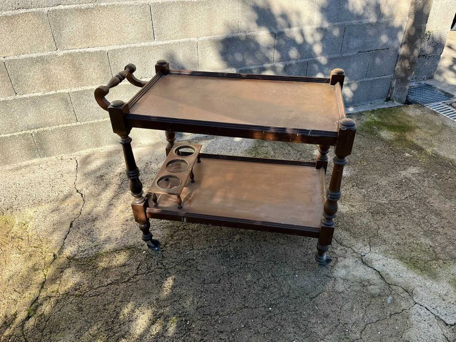 Carro de Chá Antigo com Rodas e Lugar para 3 Garrafas