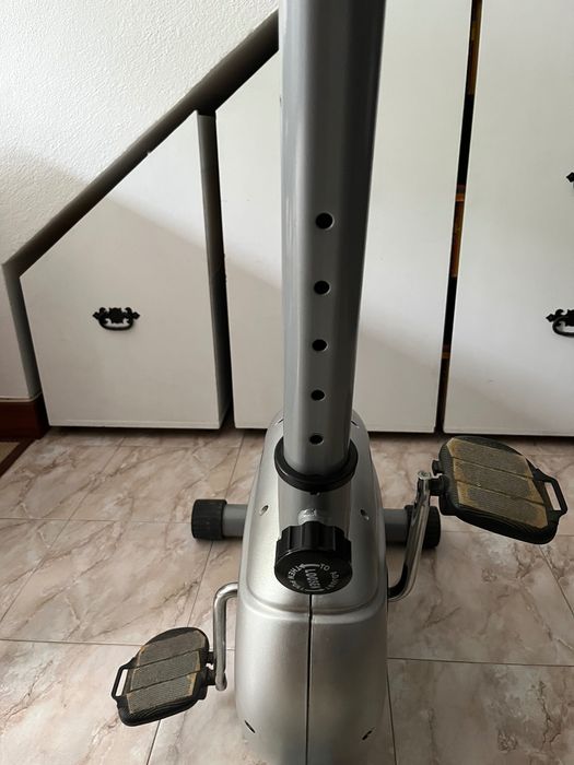 Bicicleta estática com 8 niveis de resistência