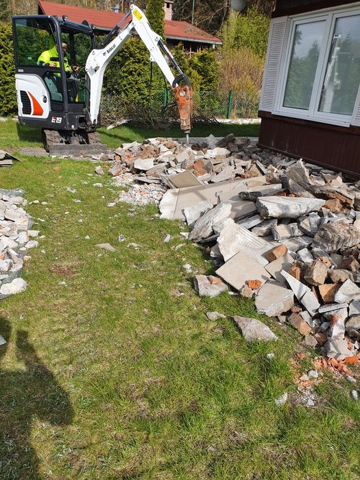 Kucie młotem, minikoparka z młotem kucie betonu młotem wyburzeniowy