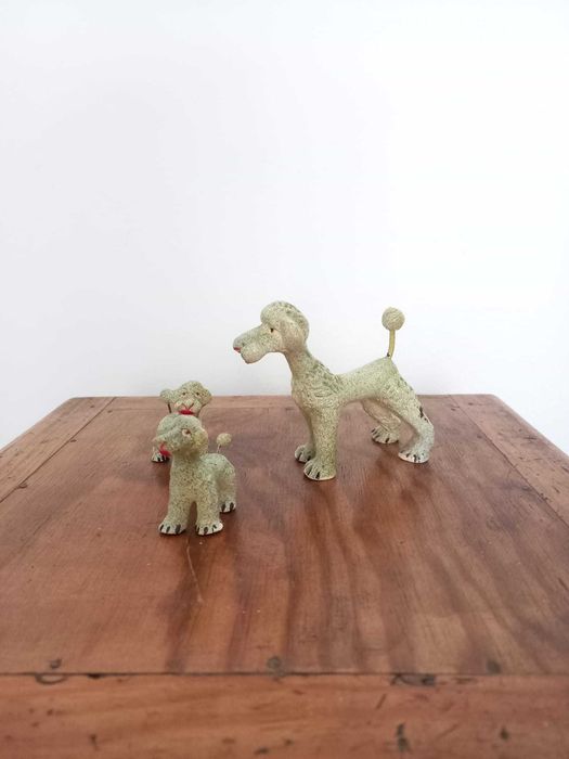 Trio de caniches em cerâmica pintada