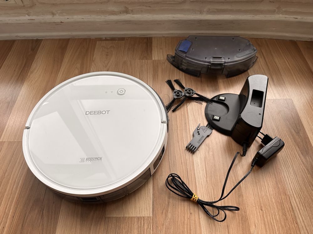 Продаю на деталі робот-пилосос Ecovacs DEEBOT