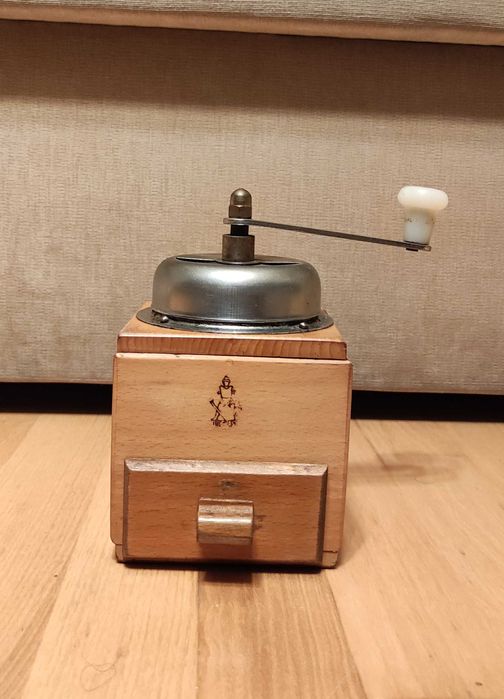 Drewniany ręczny młynek do kawy/pieprzu