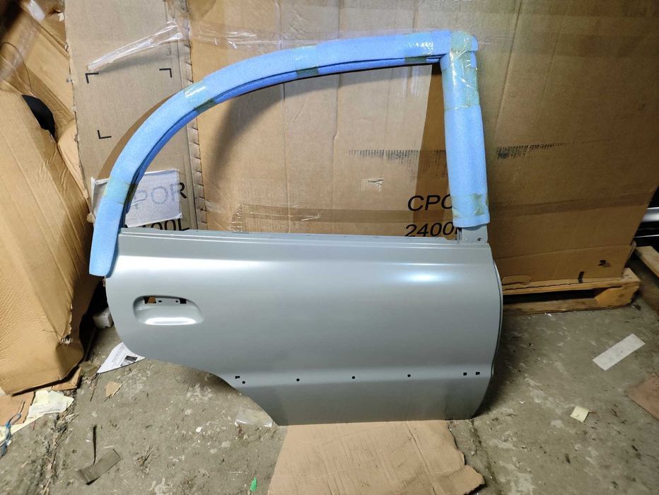 Drzwi prawy tył prawe tylne Kia Rio I 01-05 OEM NOWE sedan