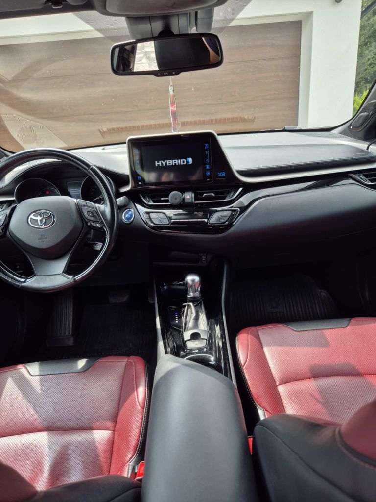 Toyota C-HR 1.8 hybryda. Selection