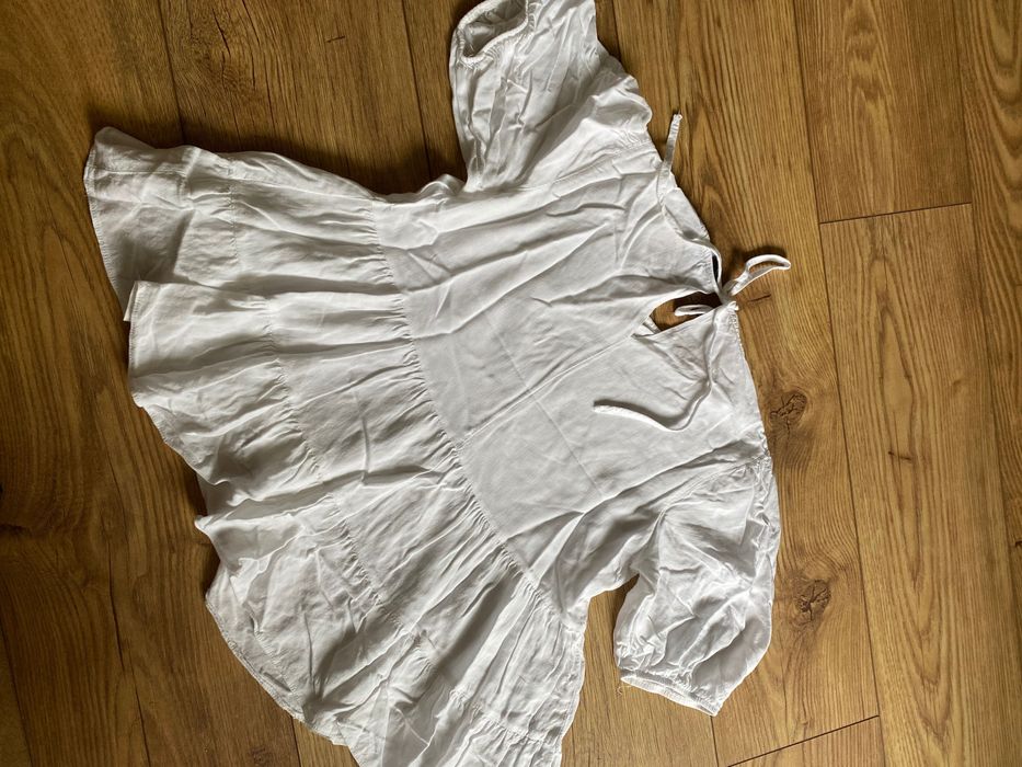 Biala elegancka bluzka z baskinką