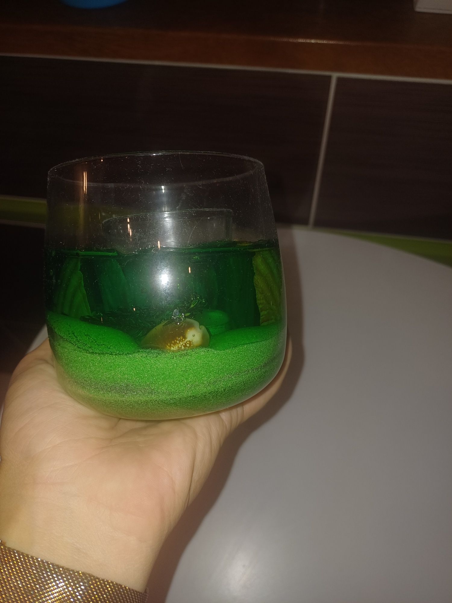 Świeczka ozdoba zielona z piaskiem w środku na wymienną świeczkę