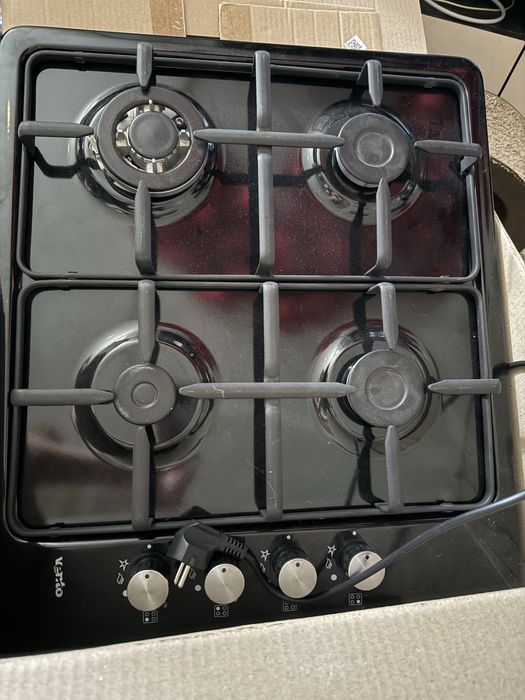 Продам газовую поверхность новую.Куплена вместе с кухней с сыстовки.