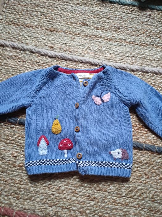 Sweterek niemowlęcy dla dziewczynki jesień