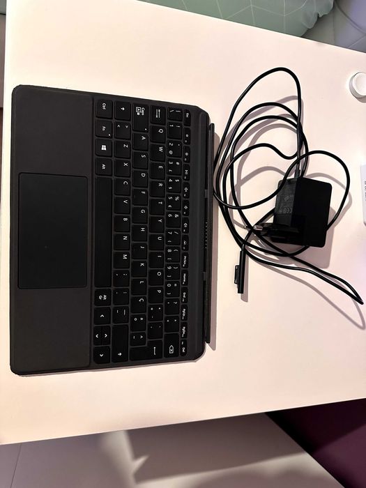 MICROSOFT Surface Go (10'' - Intel Pentium Gold 4415Y - RAM: 4GB)