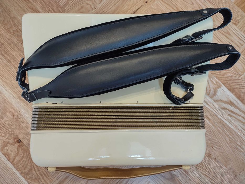 Akordeon Hohner Lucia III 96 basów