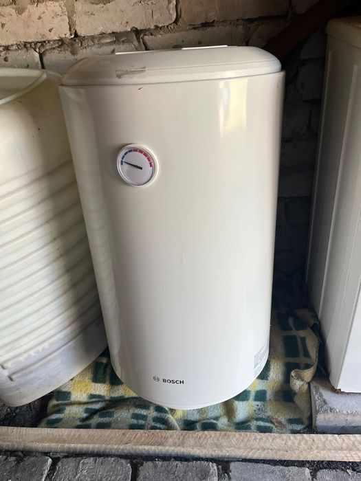 Продаю водонагревательный бак 4000, кондиционер договорная