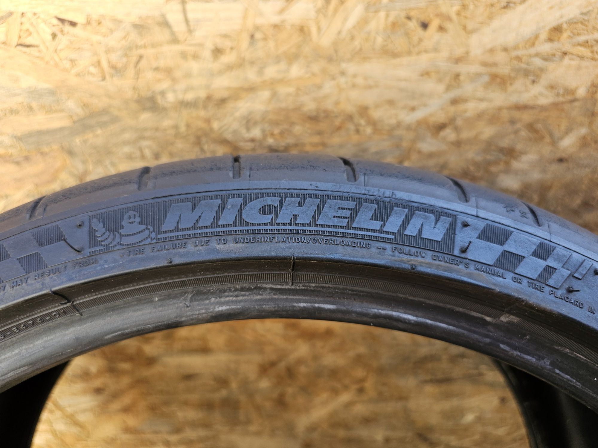 BDB Stan!!  265/30 r20 Michelin Pilot Super Sport. 3917