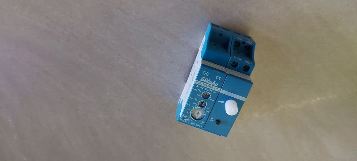 EUD12DK/800W-UC uniwersalny ściemniacz z regulatorem obrotowym