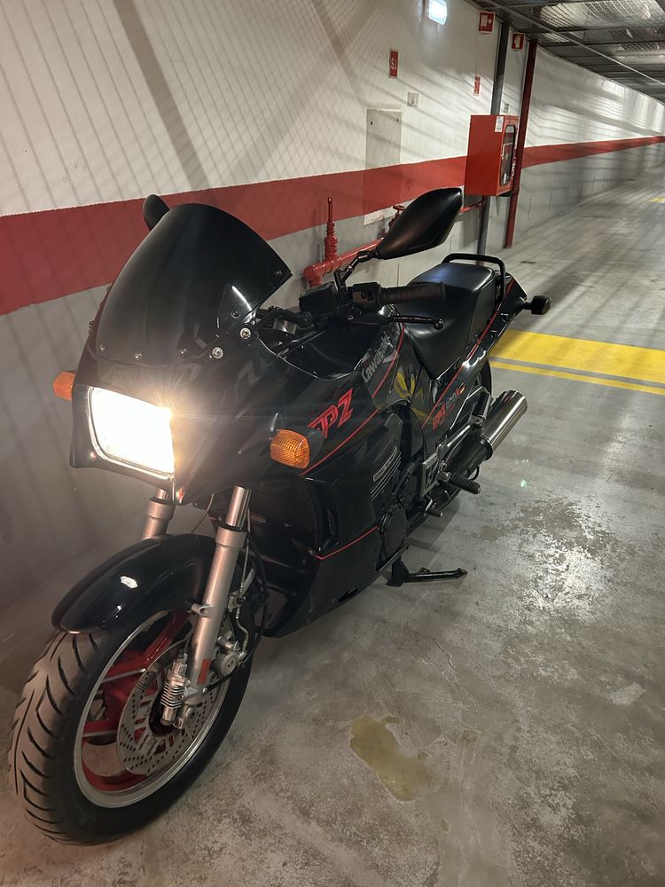 Kawasaki GPZ 900