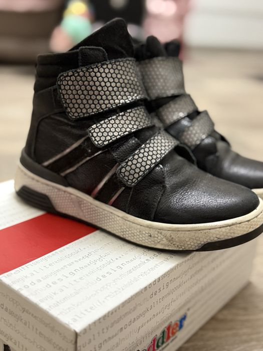 Дитячі шкіряні боти 32 розмір як на дічинку так і на хлопчика