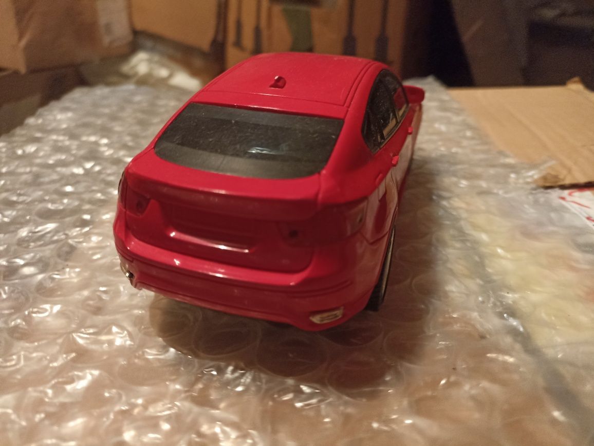 Model plastikowy BMW X6 skala 1:24