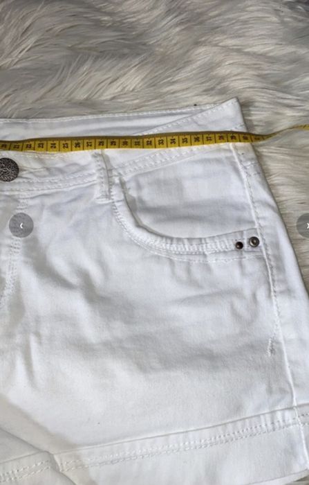 Spodenki białe reserved