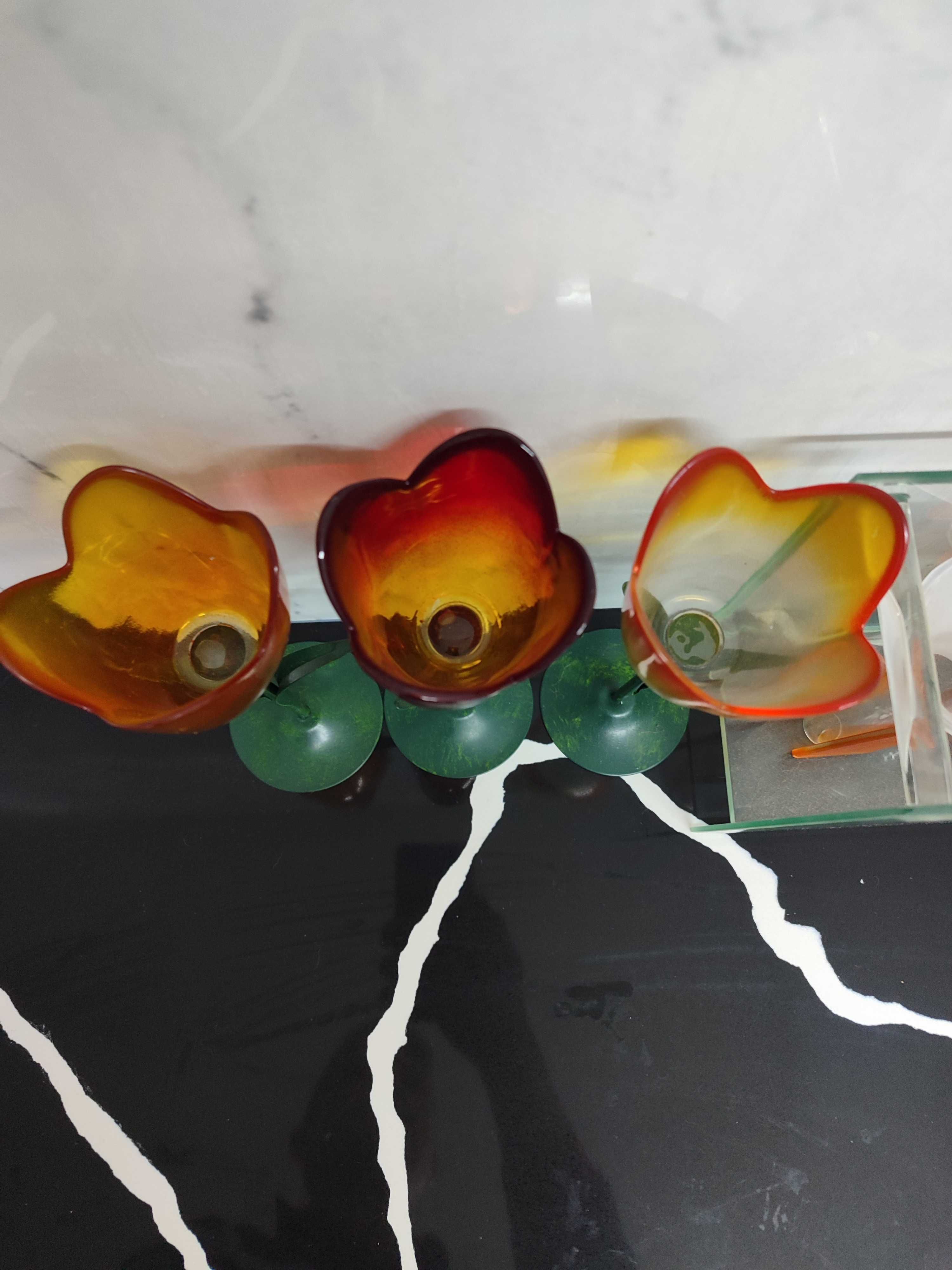 4 porta velas em metal e vidro de tulipas