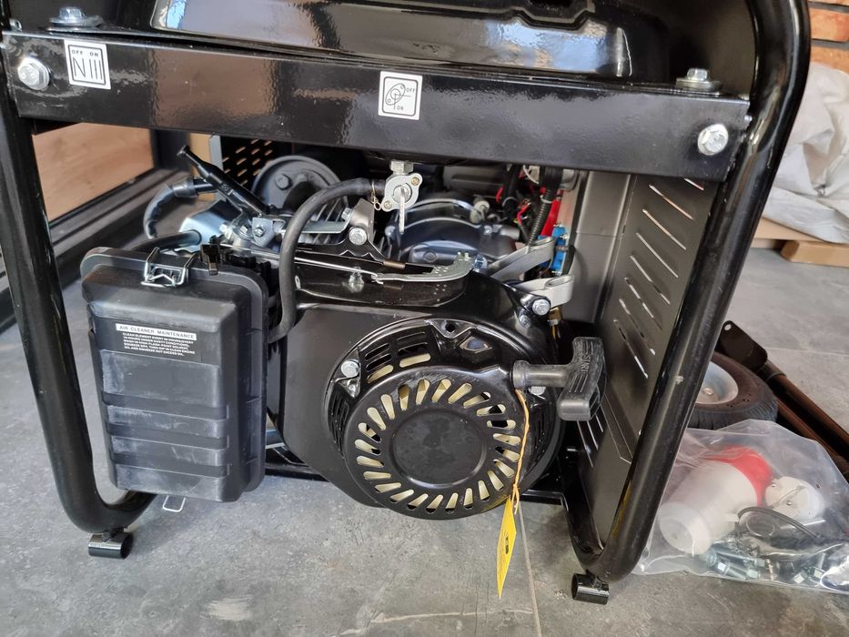 Agregat prądotwórczy Bradzetz BZ9380XC 7,1 kW 400V 50Hz 230V 4-suw AVR