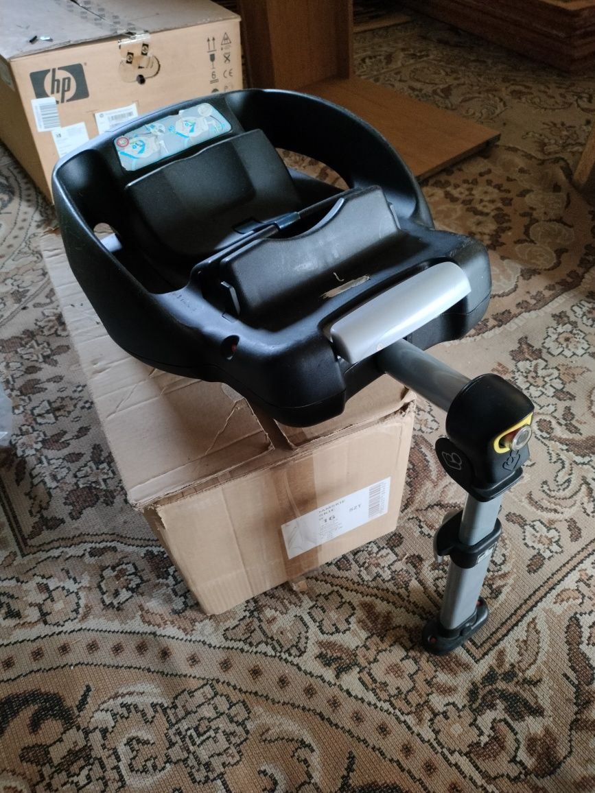 Fotelik MaxiCosi CabrioFix w zestawie z bazą ISOFIX FamiliFix