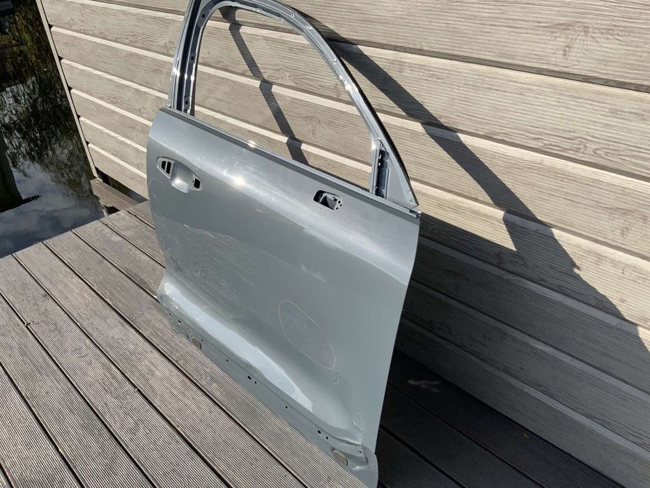 Дверь правая передняя задняя Volvo XC40 двері