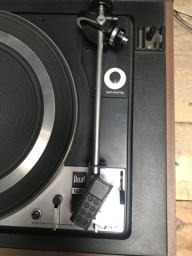 Adapter patefon używany w prl w latach 80-tych sprawny- pęknieta pokry