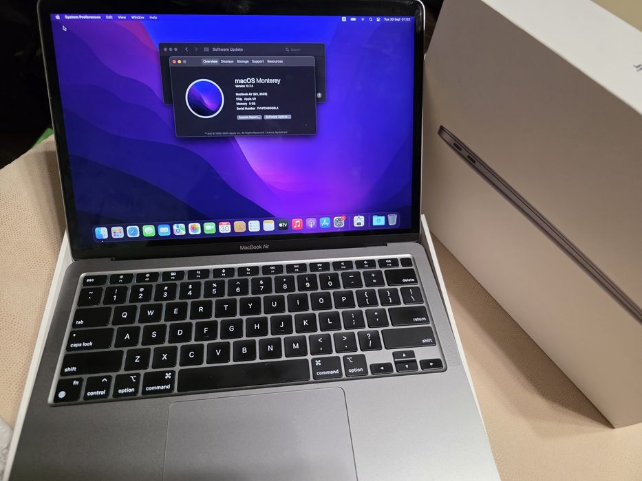 Macbook Air M1 2020 в гарному стані з комплектом.