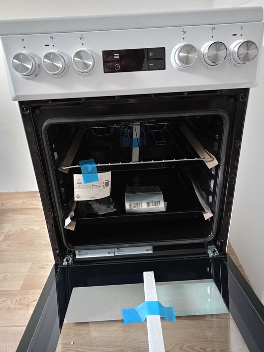 Sprzedam tanio nową kuchnie elektryczna wolnostojąca.