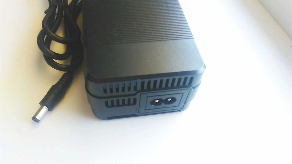 Зарядное 54.6В/3А для LI-ION аккумуляторов 48В для электротранспорта