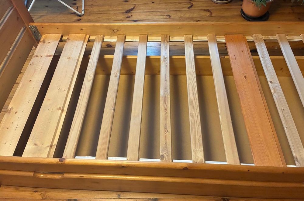 Łóżko sosnowe 90 cm z szufladą