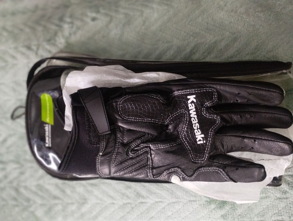 Luvas e Mochila Kawasaki