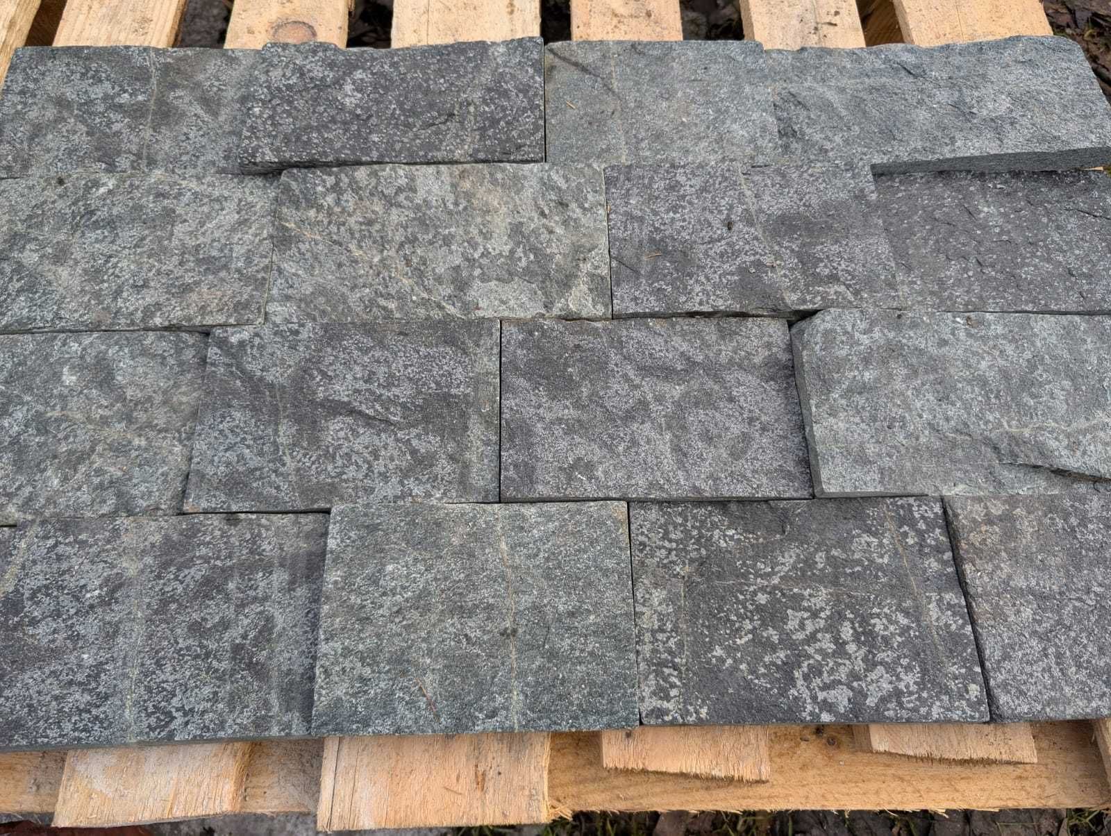 Kamień naturalny ciemny grafit, antracyt kamień chodnikowy elewacyjny