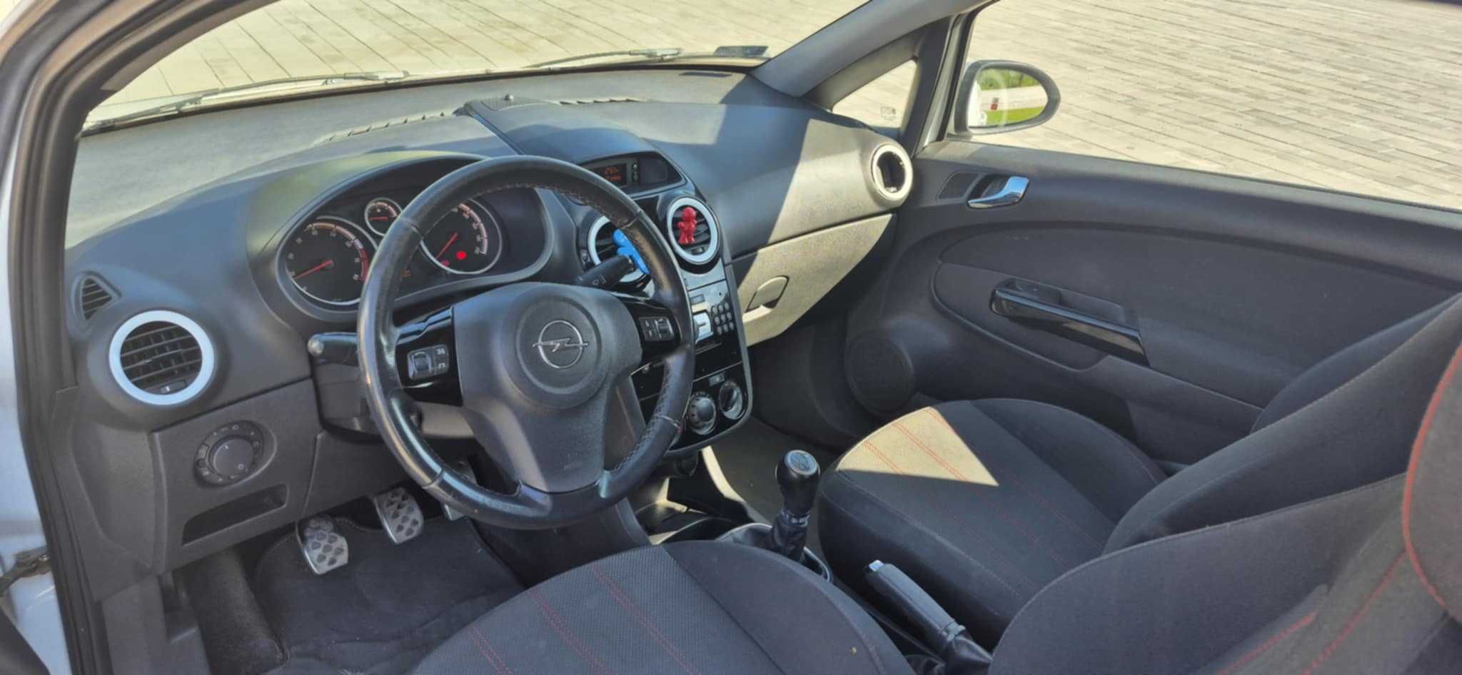 Opel Corsa D 1.4 benzyna 2009r klima