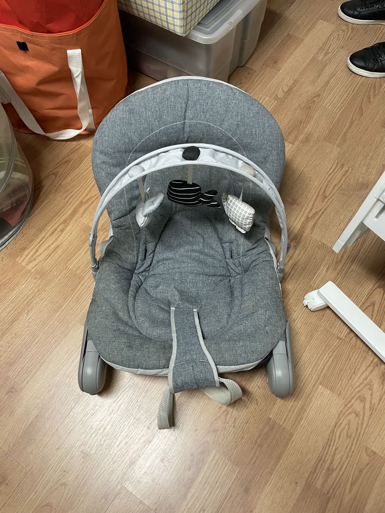 Caedeira  de  baloiço de marca chicco cinza