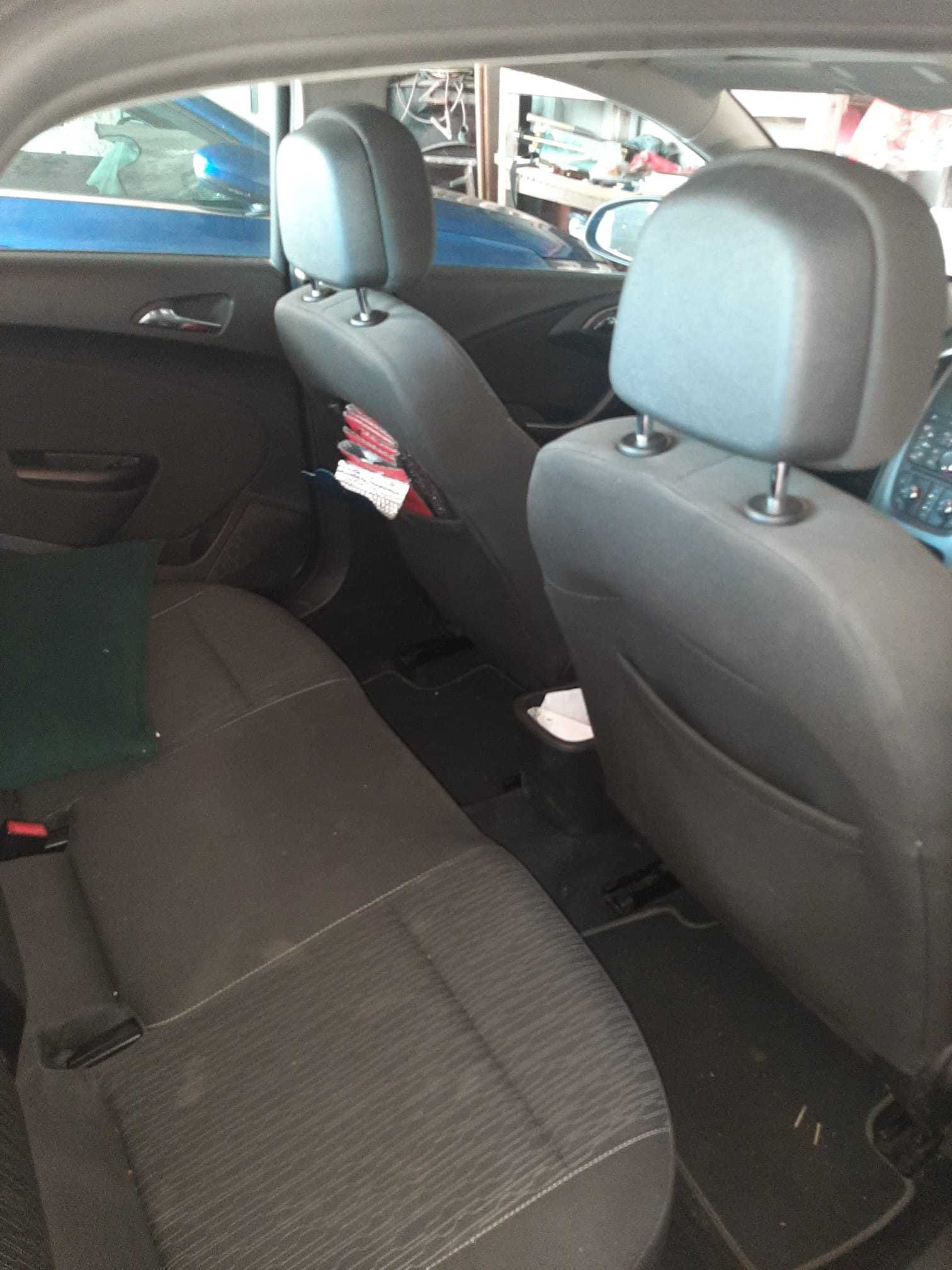 Vende se Carro em excelente Estado Opel Astra Enjoy de 2013