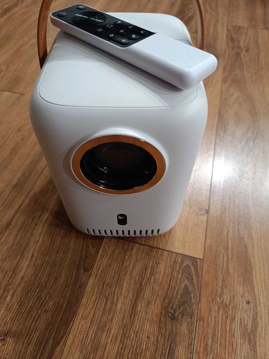 Projektor multimedialny mobilny Full HD WI-FI, TV Android